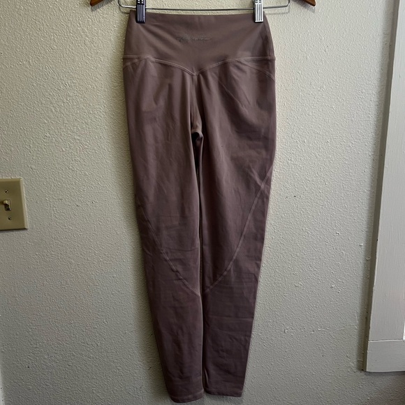 Alphalete Surface Cross Waist Leggings - Picture 3 of 6